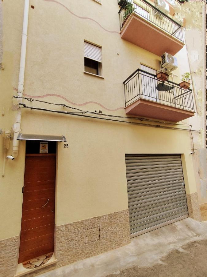 Il Girasole Del Centro Storico Villa Alcamo Exterior foto